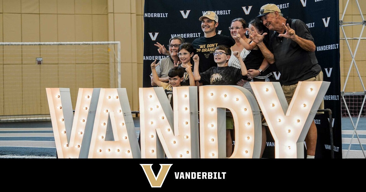 vucommodores.com